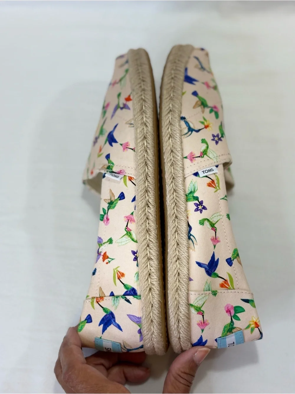NWOB TOMS Women’s Cream Espadrilles with Colorful Hummingbird Print SZ 8.5 $68